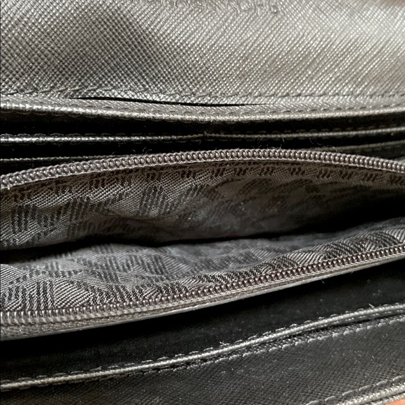 🔹Michael Kors Signature Monogram Woman’s Full size Wallet… - Picture 5 of 7